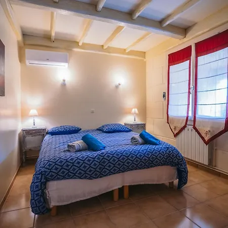 Magnifique Provencale Avec Piscine Et Jardin Pouzilhac
