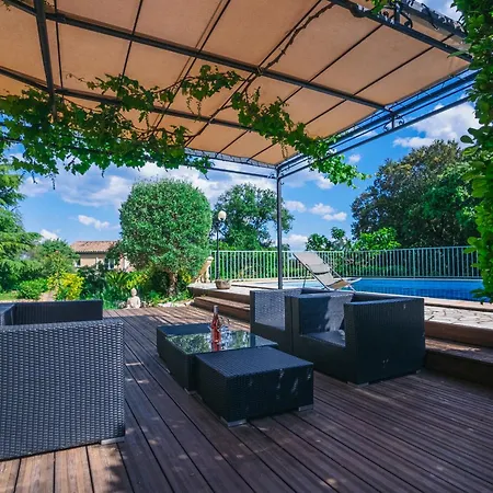 Magnifique Provencale Avec Piscine Et Jardin Pouzilhac