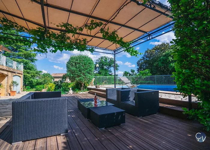 Magnifique Provencale Avec Piscine Et Jardin Pouzilhac
